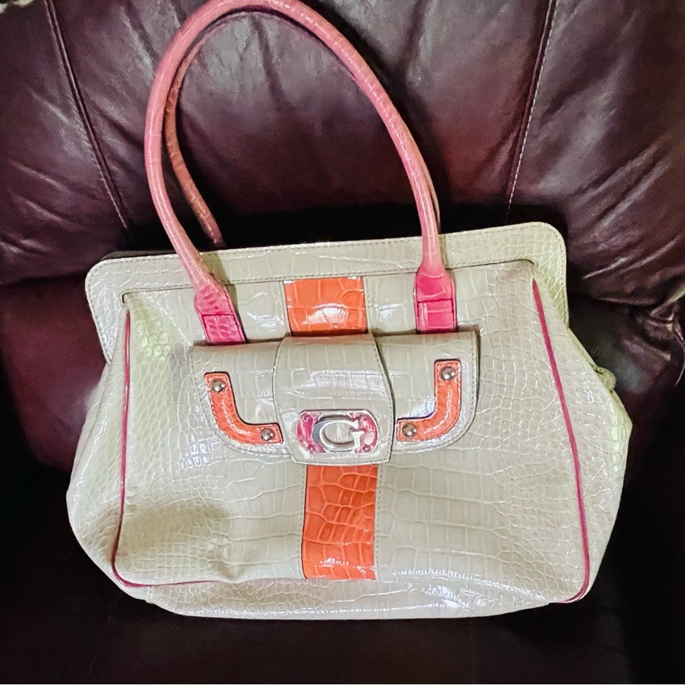 Authentic beautiful Guess purse
